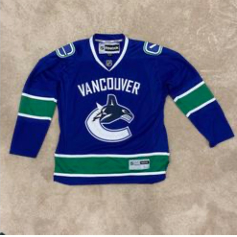 Vancouver Canucks Blue and Green Jersey size L
